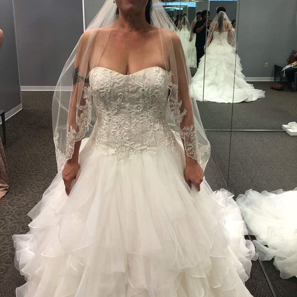 Size 8, Off White, Oleg Cassini Wedding Dress.